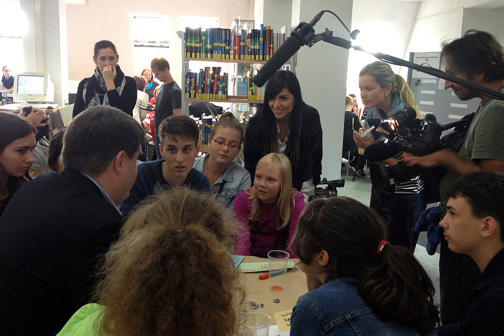 Beim Speed-Dating mit Bundestagspolitikern in der Bezirkszentralbibliothek